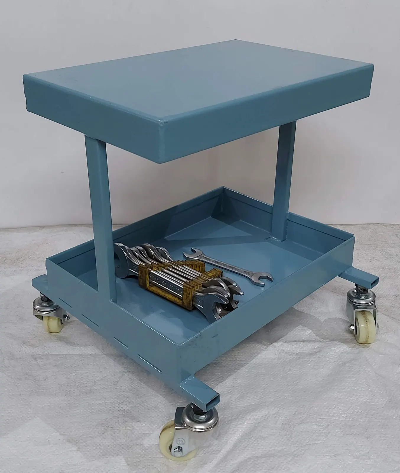 Mechanic's rolling seat with a tool tray, powder coated blue